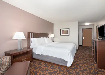 Holiday Inn Express & Suites Yankton by IHG hotel thumbnail 3