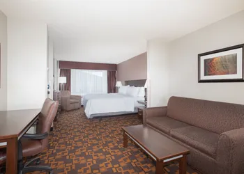 Holiday Inn Express & Suites Yankton by IHG hotel thumbnail 5