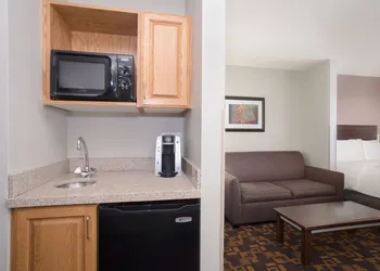 Holiday Inn Express & Suites Yankton by IHG hotel thumbnail 8