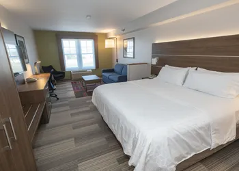 Holiday Inn Express Hotel & Suites Iron Mountain by IHG hotel thumbnail 4