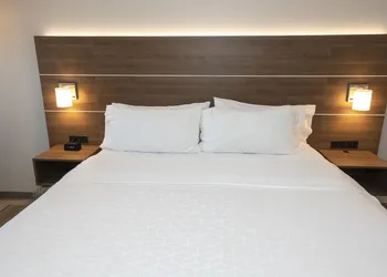 Holiday Inn Express Hotel & Suites Iron Mountain by IHG hotel thumbnail 7