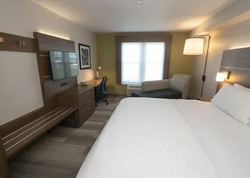 Holiday Inn Express Hotel & Suites Iron Mountain by IHG hotel thumbnail 8