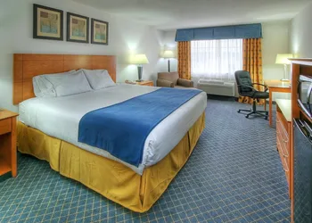 Holiday Inn Express Carlsbad by IHG hotel thumbnail 2