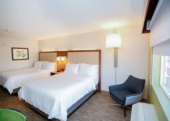 Holiday Inn Express Carlsbad by IHG hotel thumbnail 5