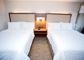 Holiday Inn Express Carlsbad by IHG hotel thumbnail 7
