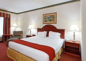 Holiday Inn Express Hotel & Suites Tupelo by IHG hotel thumbnail 2