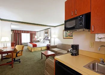 Holiday Inn Express Hotel & Suites Tupelo by IHG hotel thumbnail 4