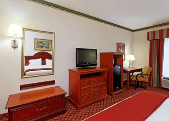 Holiday Inn Express Hotel & Suites Tupelo by IHG hotel thumbnail 5
