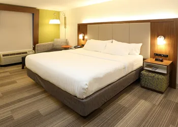 Holiday Inn Express & Suites Newport News by IHG hotel thumbnail 4