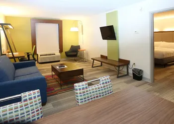 Holiday Inn Express & Suites Newport News by IHG hotel thumbnail 6