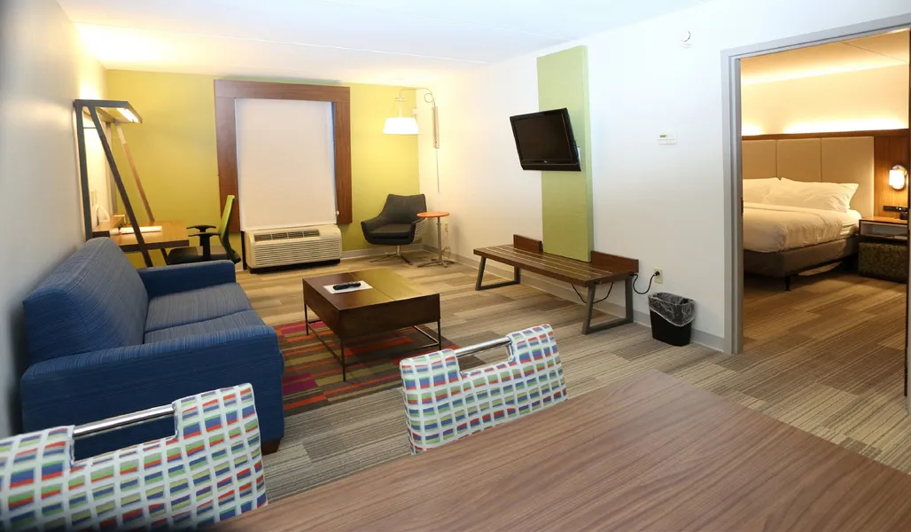 Holiday Inn Express & Suites Newport News by IHG hotel detail image 6