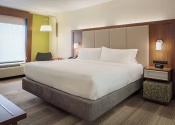 Holiday Inn Express & Suites Newport News by IHG hotel thumbnail 7