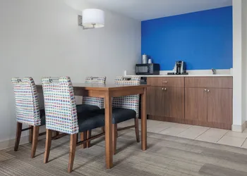 Holiday Inn Express & Suites Newport News by IHG hotel thumbnail 8