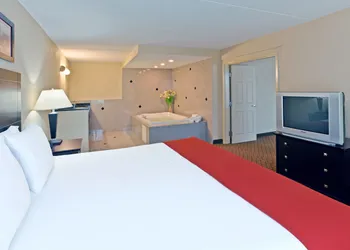 Holiday Inn Express Woodstock-Shenandoah Valley by IHG hotel thumbnail 3