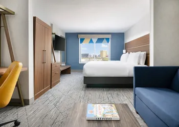 Holiday Inn Express Las Vegas - Stadium Area by IHG hotel thumbnail 4