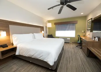 Holiday Inn Express Clinton by IHG hotel thumbnail 3