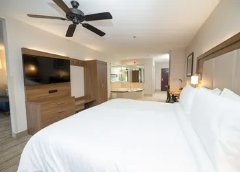 Holiday Inn Express Clinton by IHG hotel thumbnail 6