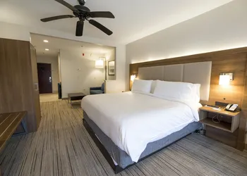 Holiday Inn Express Clinton by IHG hotel thumbnail 8