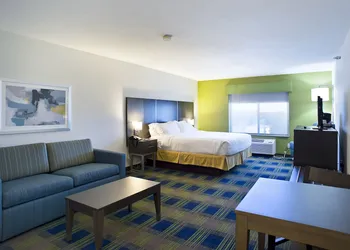 Holiday Inn Express Hotel & Suites Vermillion by IHG hotel thumbnail 2