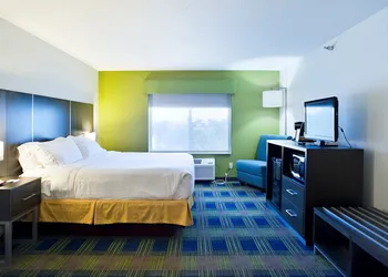 Holiday Inn Express Hotel & Suites Vermillion by IHG hotel thumbnail 8