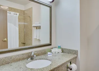 Quality Inn & Suites Bethany - Oklahoma City West hotel thumbnail 4