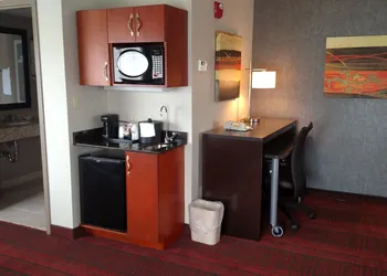 Holiday Inn Express Hotel & Suites Auburn by IHG hotel thumbnail 8