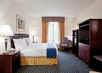 Holiday Inn Express Hotel & Suites Chesapeake by IHG hotel thumbnail 4
