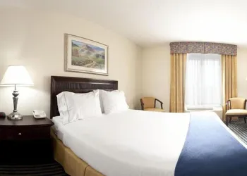 Holiday Inn Express Hotel & Suites Chesapeake by IHG hotel thumbnail 5
