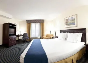 Holiday Inn Express Hotel & Suites Chesapeake by IHG hotel thumbnail 6