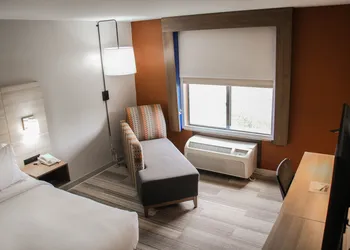Holiday Inn Express Hotel & Suites Athens by IHG hotel thumbnail 6