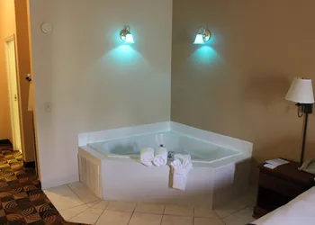 Holiday Inn Express & Suites Thomasville by IHG hotel thumbnail 4