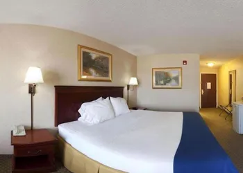 Holiday Inn Express & Suites Thomasville by IHG hotel thumbnail 5