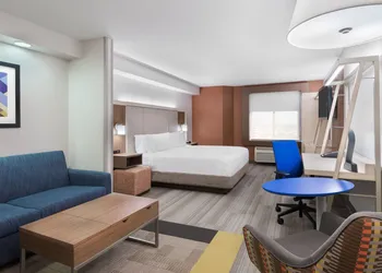 Holiday Inn Express & Suites Nearest Universal Orlando by IHG hotel thumbnail 7