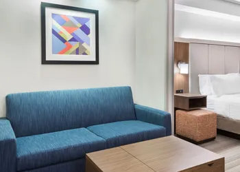 Holiday Inn Express & Suites Nearest Universal Orlando by IHG hotel thumbnail 8