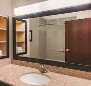 La Quinta Inn & Suites by Wyndham Norwich-Plainfield-Casino hotel detail image 4