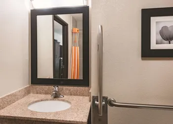 La Quinta Inn & Suites by Wyndham Norwich-Plainfield-Casino hotel thumbnail 5