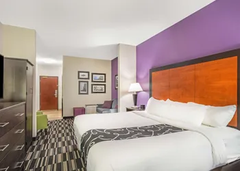 La Quinta Inn & Suites by Wyndham Norwich-Plainfield-Casino hotel thumbnail 8