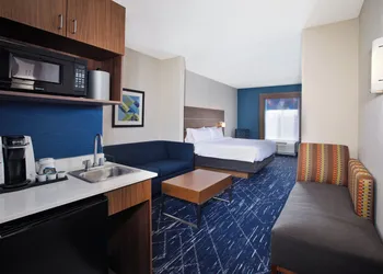 Holiday Inn Express Hotel & Suites Auburn Hills by IHG hotel thumbnail 8