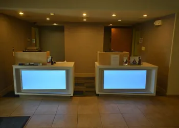 Holiday Inn Express Hotel & Suites Warrenton by IHG hotel thumbnail 2