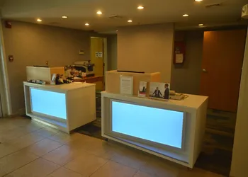 Holiday Inn Express Hotel & Suites Warrenton by IHG hotel thumbnail 3