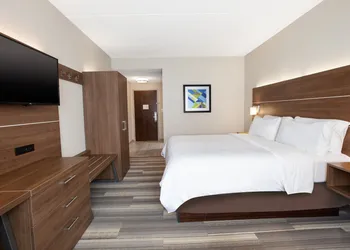 Holiday Inn Express Hotel & Suites Warrenton by IHG hotel thumbnail 5