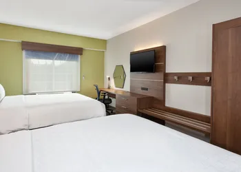 Holiday Inn Express Hotel & Suites Warrenton by IHG hotel thumbnail 8