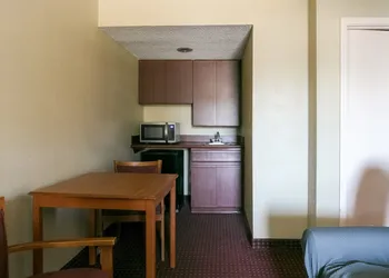 Baymont by Wyndham Marianna hotel thumbnail 6
