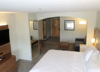 Holiday Inn Express Forest City by IHG hotel thumbnail 6