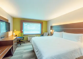Holiday Inn Express & Suites Bradenton West by IHG hotel thumbnail 4