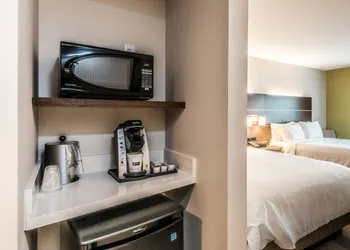 Holiday Inn Express & Suites Bradenton West by IHG hotel thumbnail 5