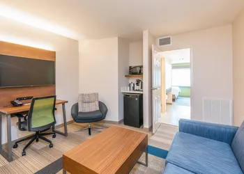 Holiday Inn Express & Suites Bradenton West by IHG hotel thumbnail 7