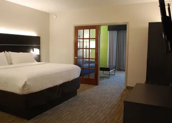 Holiday Inn Express Hotel and Suites Kingsport by IHG hotel thumbnail 2
