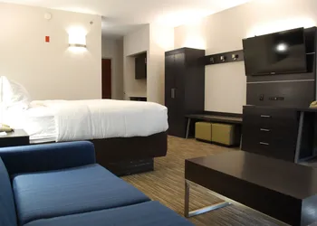 Holiday Inn Express Hotel and Suites Kingsport by IHG hotel thumbnail 3