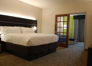 Holiday Inn Express Hotel and Suites Kingsport by IHG hotel thumbnail 6